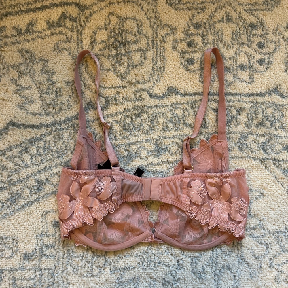 Victoria’s Secret Floral Unlined Deep Plunge Underwire Bra Pale Pink size 34 DD - Picture 2 of 12